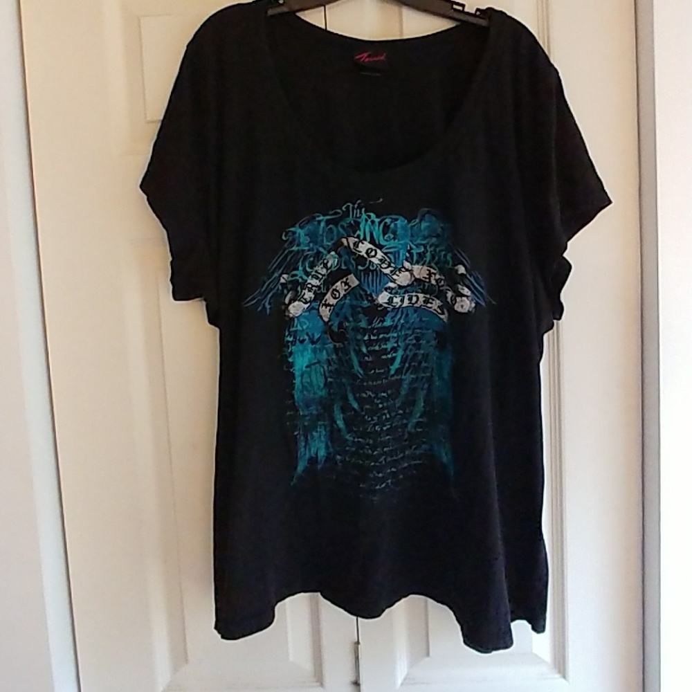 💜TORRID Graffiti Tee Size 4
